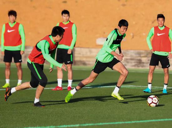 包含中超倒计时；巴塞罗那窗口期刷新队史纪录；细节引发关注；底气十足；医务组通报恢复的词条